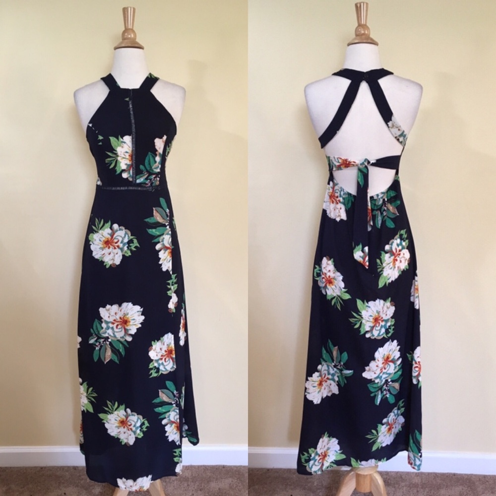 💥 CLEARANCE Floral Open Back Halter Maxi Dress - Picture 2 of 4